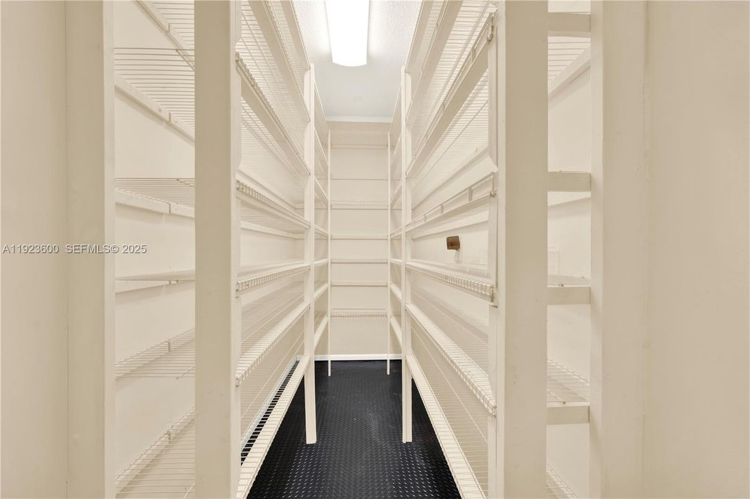 En Venta: $1,100,000 (4 camas, 2 baños, 2529 Pies cuadrados)