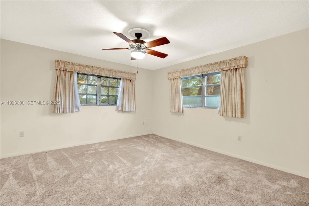 En Venta: $1,100,000 (4 camas, 2 baños, 2529 Pies cuadrados)