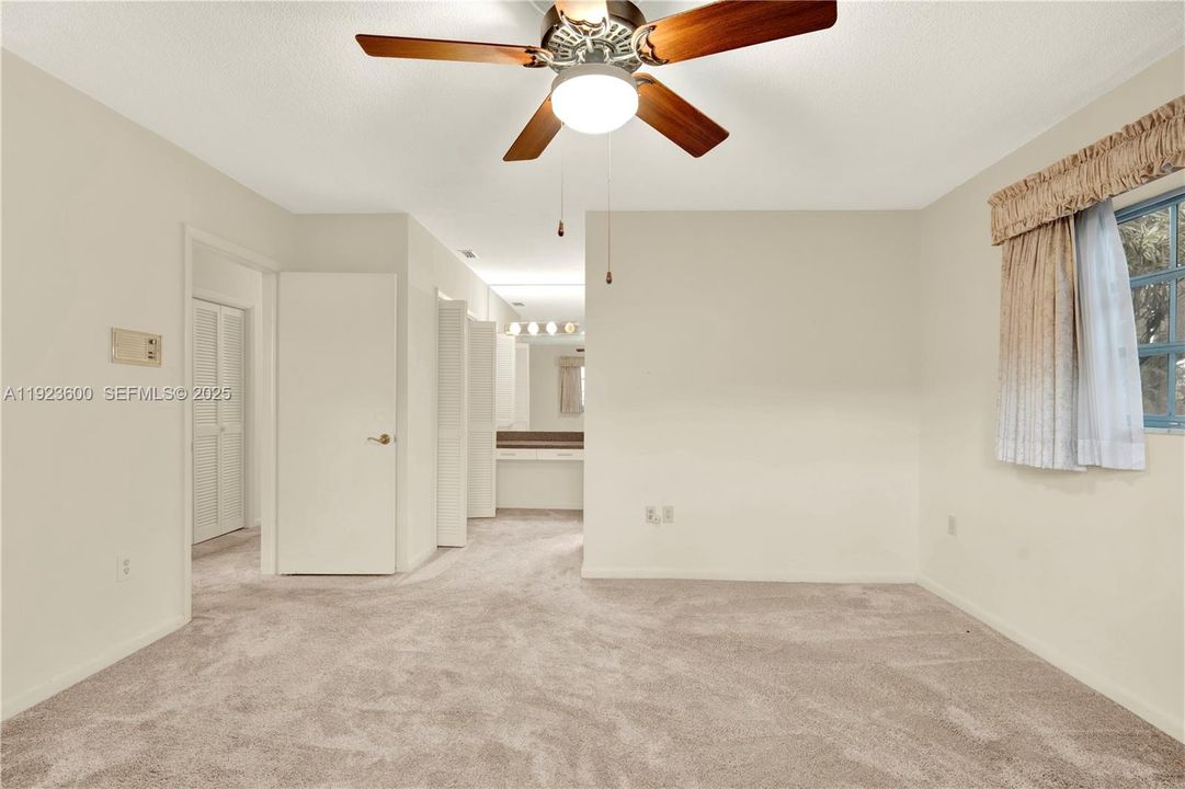 En Venta: $1,100,000 (4 camas, 2 baños, 2529 Pies cuadrados)