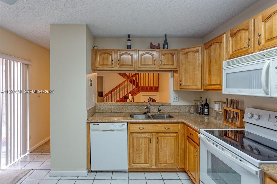 For Rent: $3,150 (3 beds, 2 baths, 1666 Square Feet)