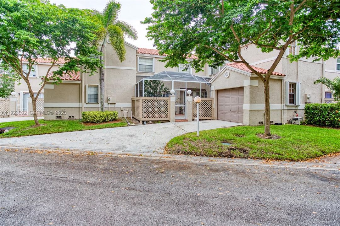 For Rent: $3,150 (3 beds, 2 baths, 1666 Square Feet)