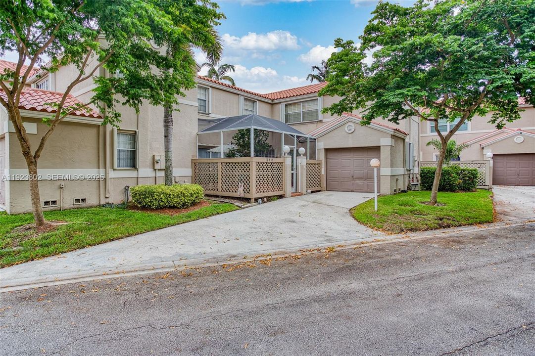 For Rent: $3,150 (3 beds, 2 baths, 1666 Square Feet)