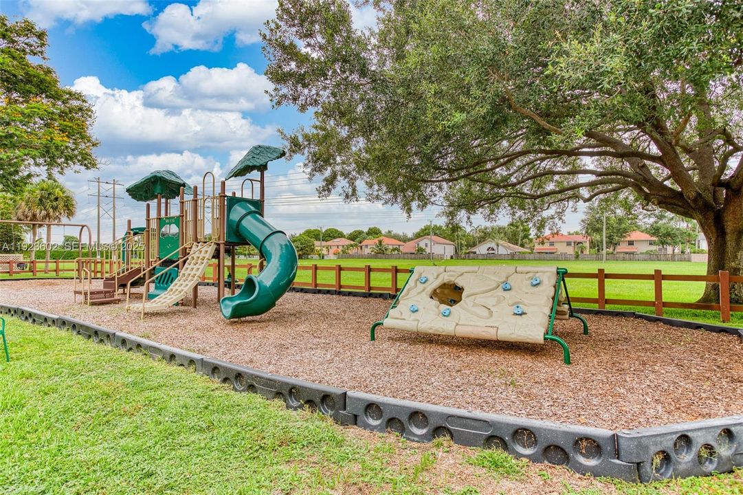 For Rent: $3,150 (3 beds, 2 baths, 1666 Square Feet)