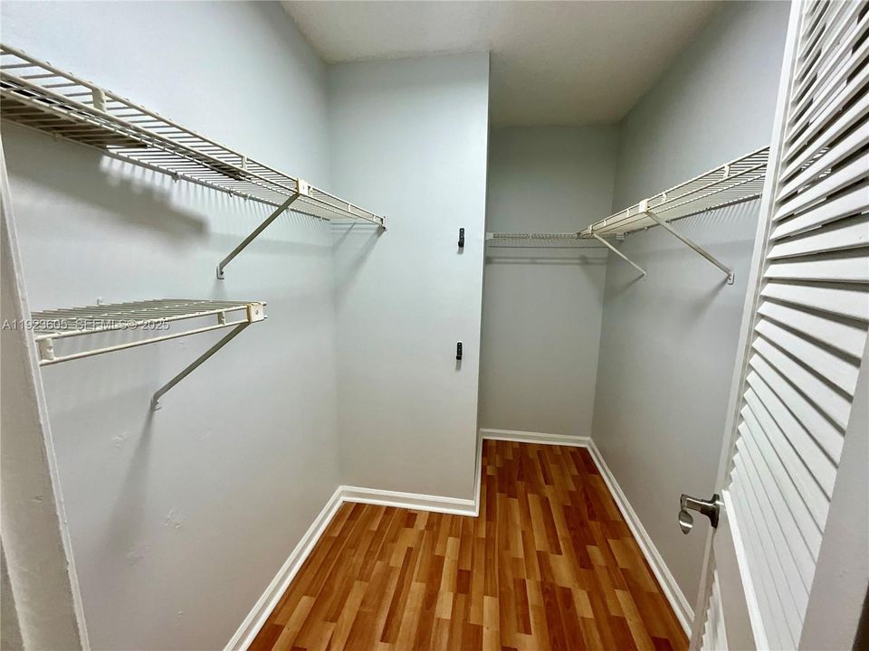 For Rent: $2,100 (2 beds, 2 baths, 850 Square Feet)