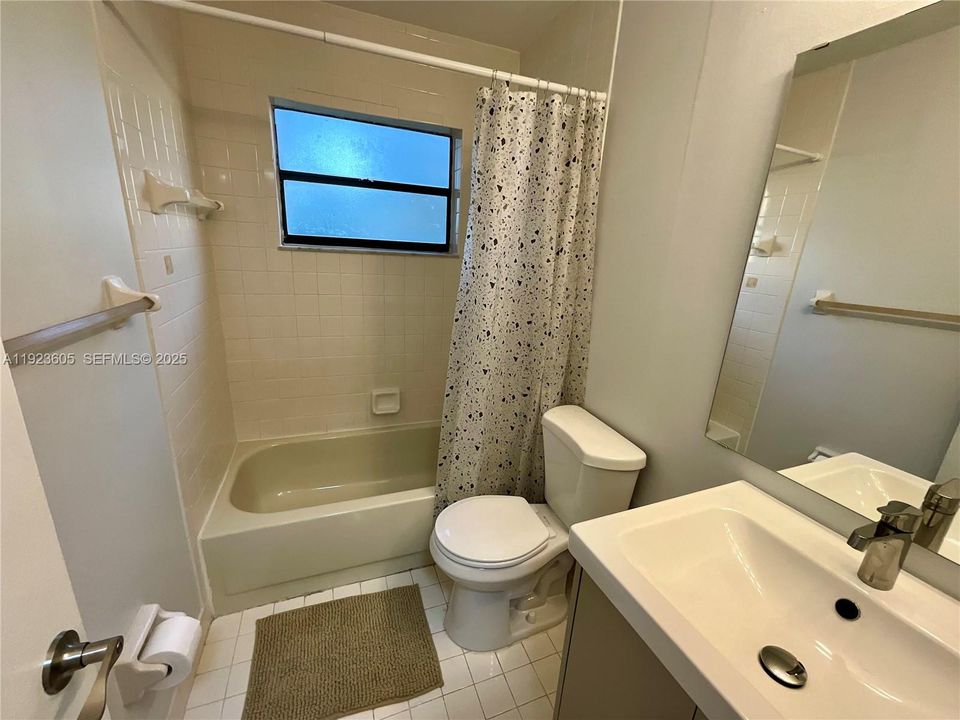 For Rent: $2,100 (2 beds, 2 baths, 850 Square Feet)