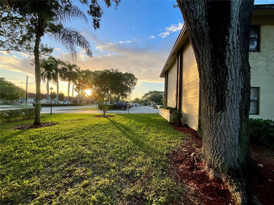 For Rent: $2,100 (2 beds, 2 baths, 850 Square Feet)