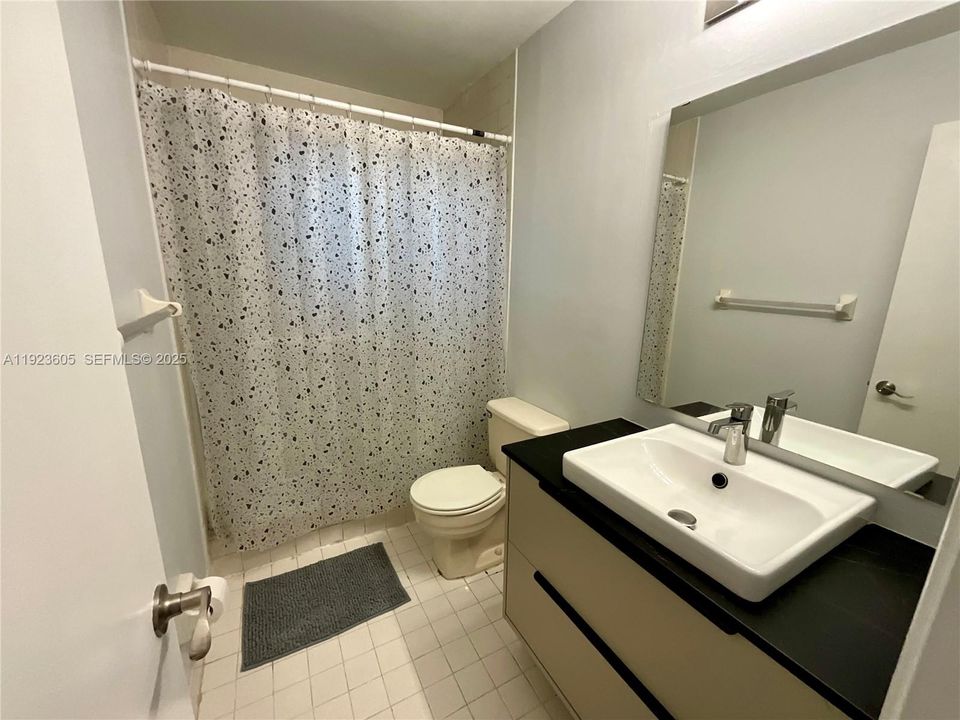 For Rent: $2,100 (2 beds, 2 baths, 850 Square Feet)