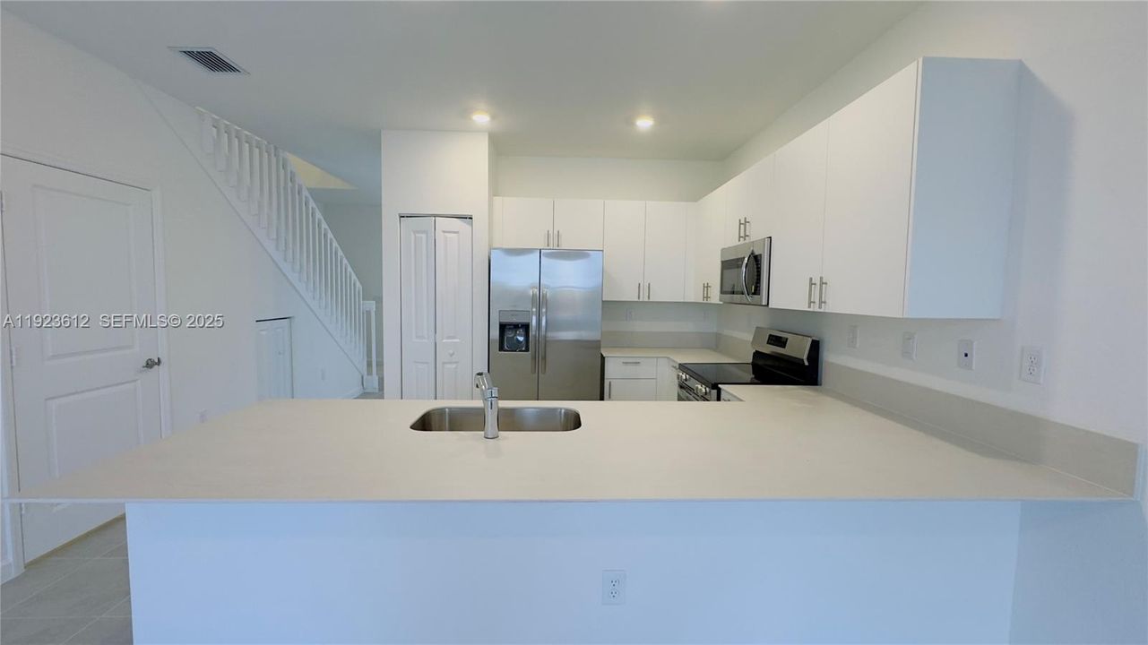 В аренду: $2,450 (3 спален, 2 ванн, 1413 Квадратных фут)