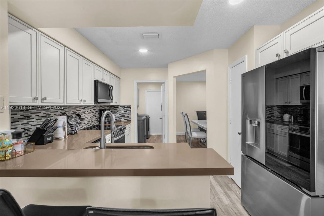 Activo con contrato: $449,800 (4 camas, 2 baños, 1690 Pies cuadrados)