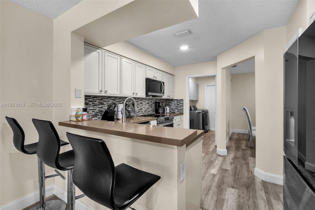 Activo con contrato: $449,800 (4 camas, 2 baños, 1690 Pies cuadrados)