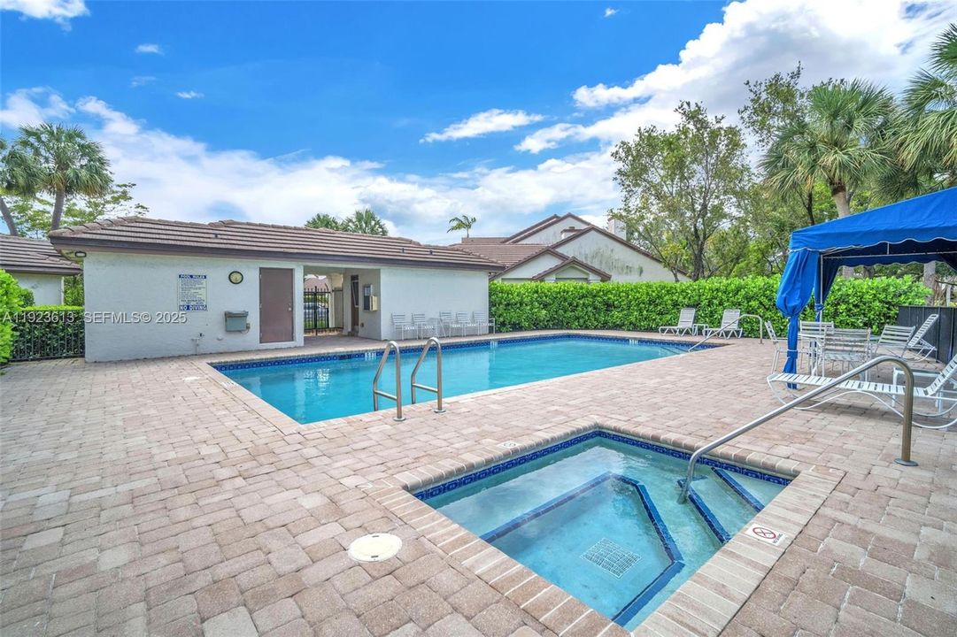 Activo con contrato: $449,800 (4 camas, 2 baños, 1690 Pies cuadrados)