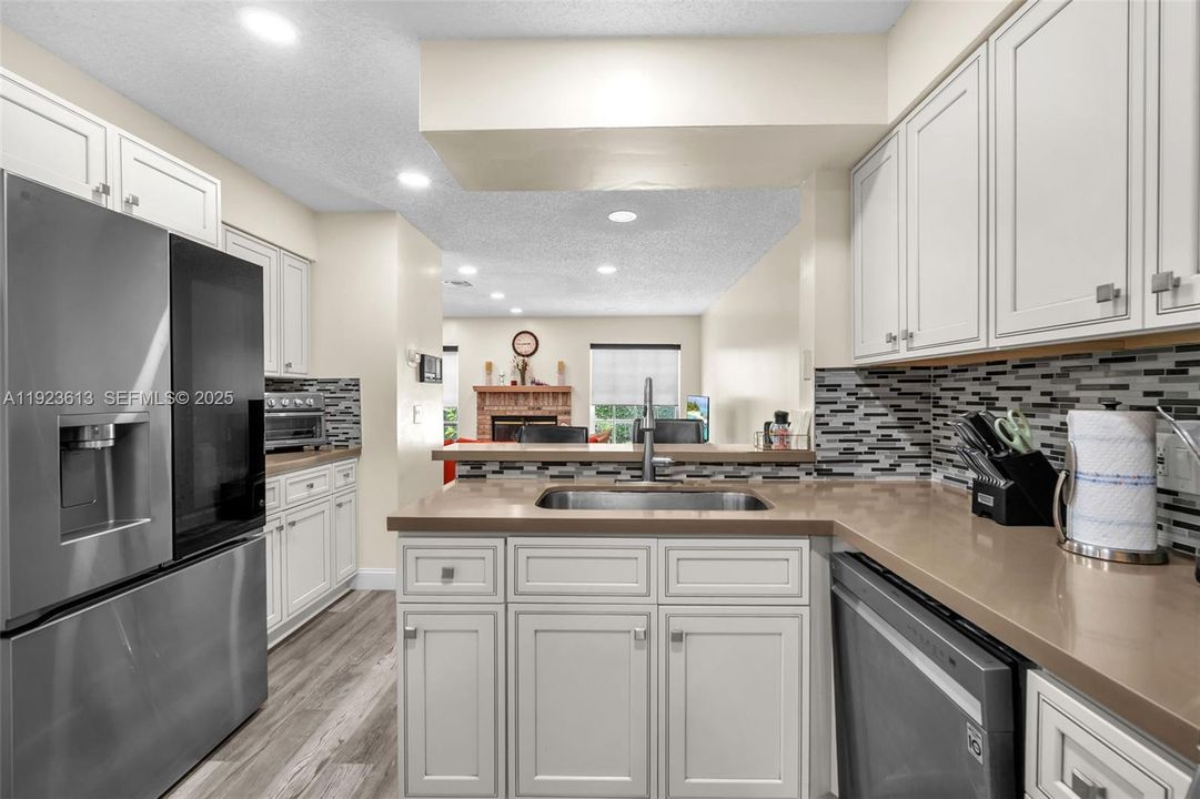 Activo con contrato: $449,800 (4 camas, 2 baños, 1690 Pies cuadrados)