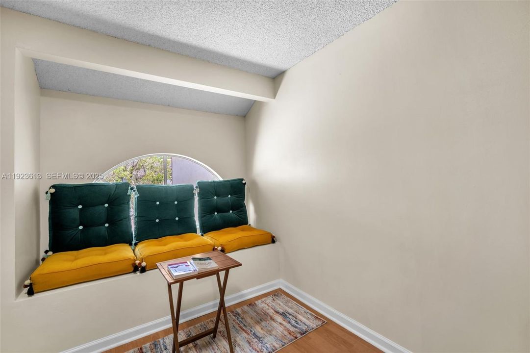 Activo con contrato: $449,800 (4 camas, 2 baños, 1690 Pies cuadrados)