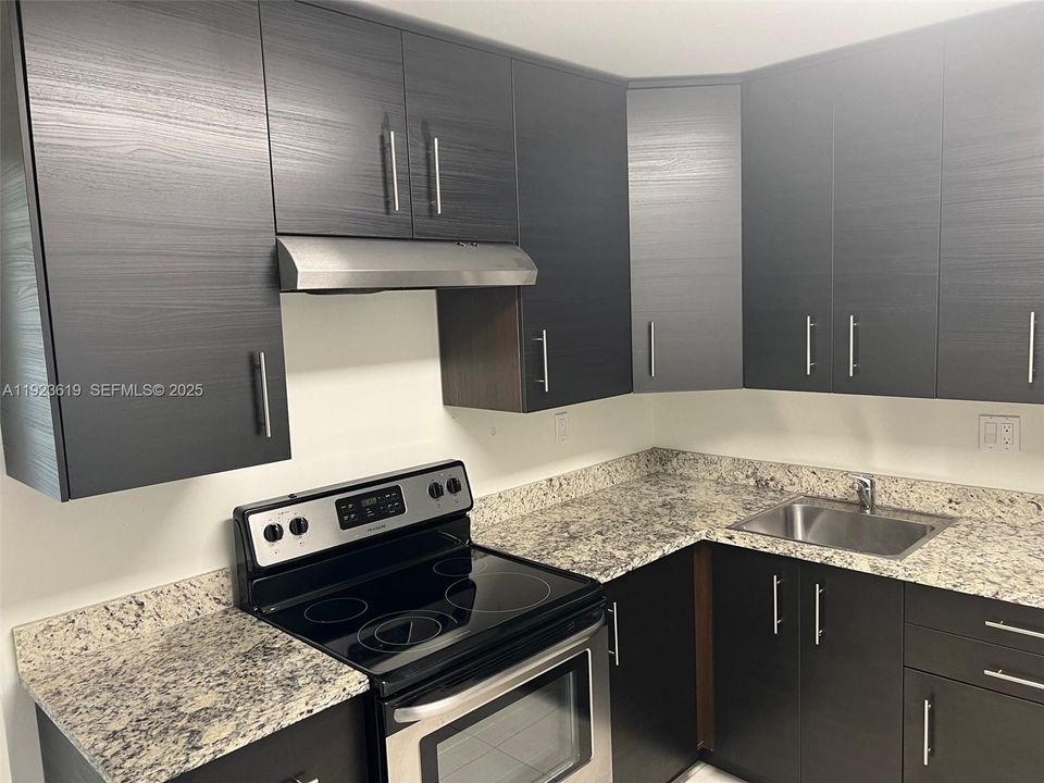 В аренду: $2,000 (1 спален, 1 ванн, 715 Квадратных фут)