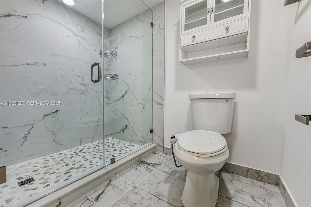 For Sale: $320,000 (2 beds, 2 baths, 1292 Square Feet)