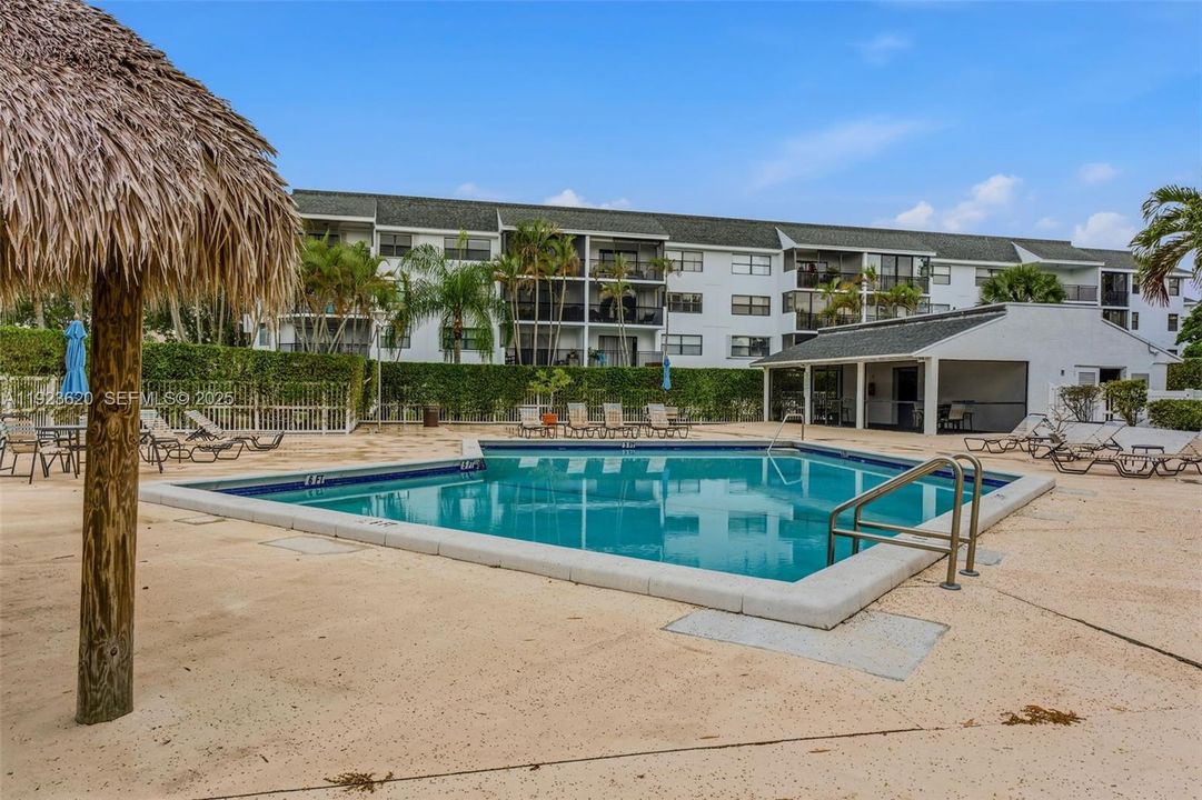 For Sale: $320,000 (2 beds, 2 baths, 1292 Square Feet)