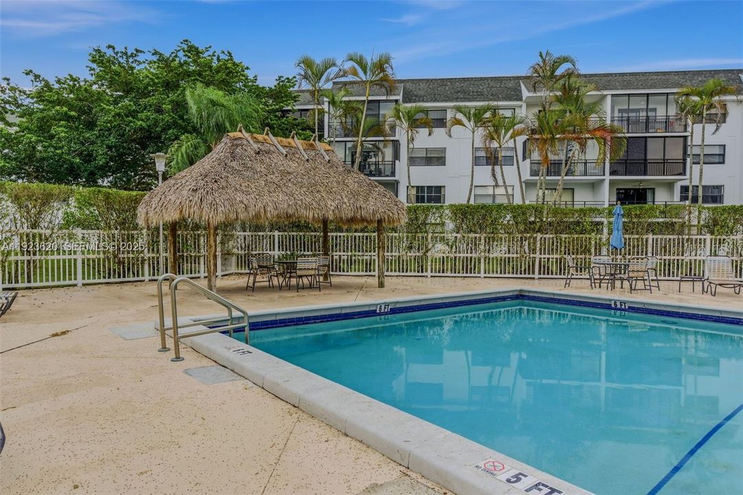 For Sale: $320,000 (2 beds, 2 baths, 1292 Square Feet)