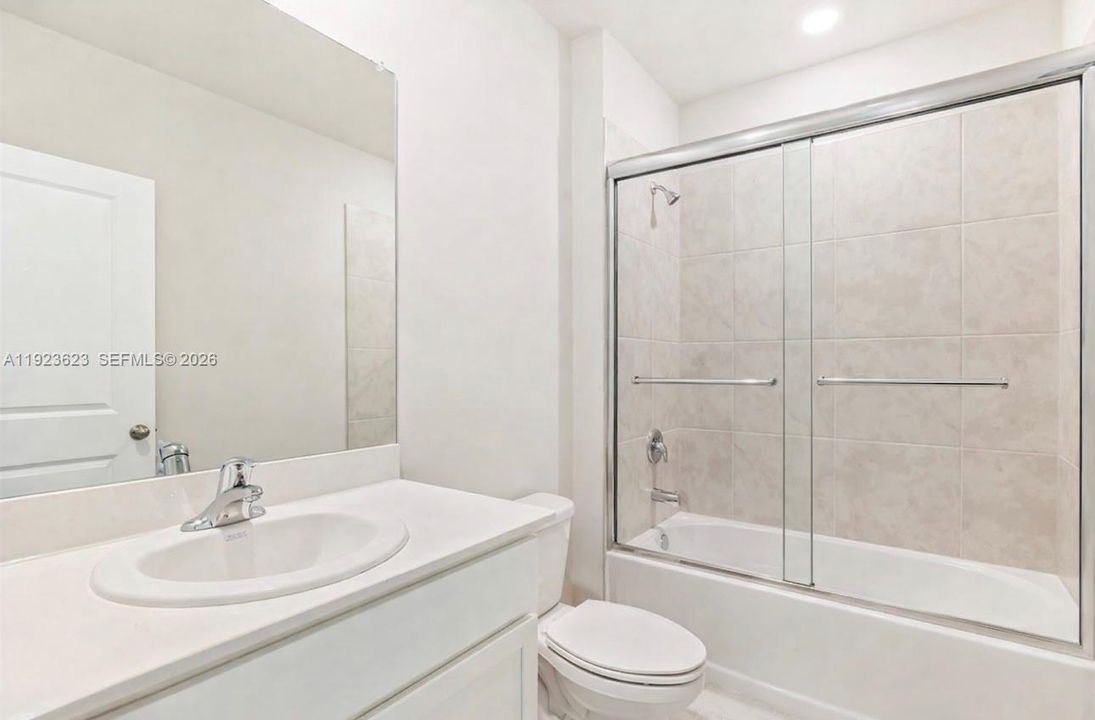 For Rent: $2,500 (4 beds, 2 baths, 1828 Square Feet)