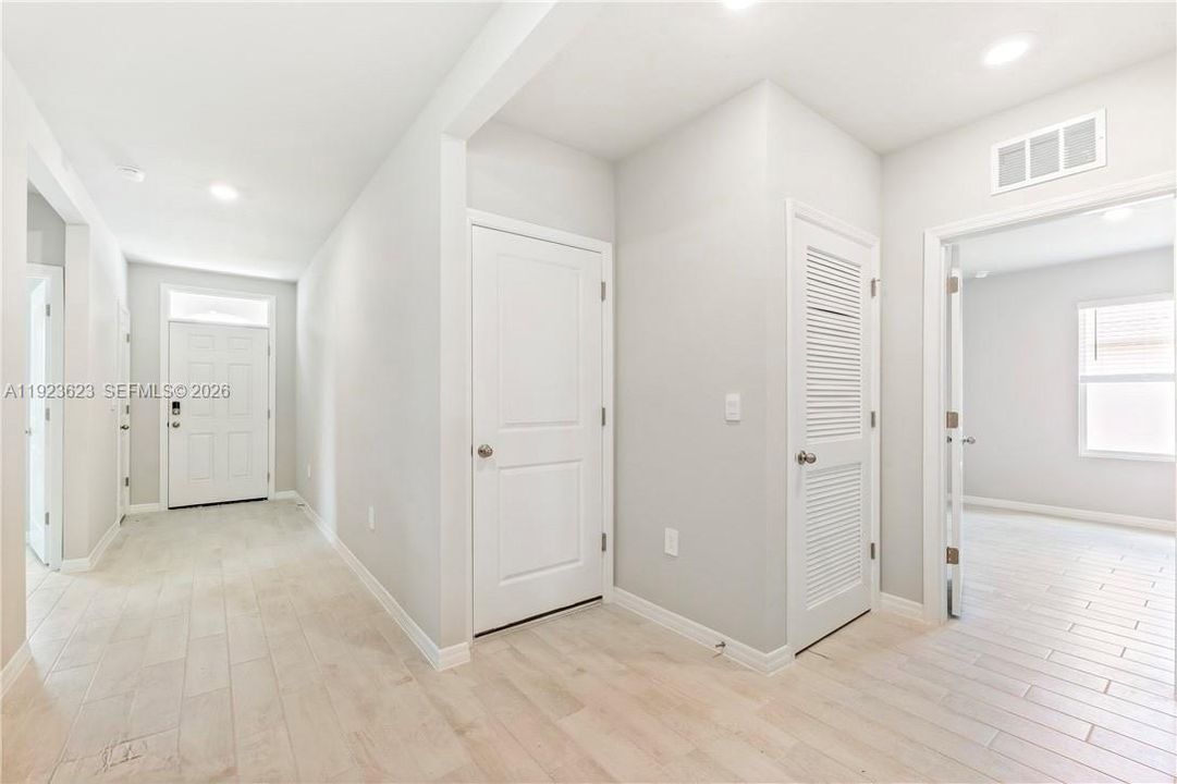 For Rent: $2,500 (4 beds, 2 baths, 1828 Square Feet)