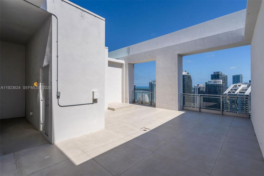 For Sale: $2,750,000 (3 beds, 3 baths, 2289 Square Feet)