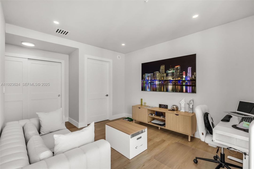 For Sale: $2,750,000 (3 beds, 3 baths, 2289 Square Feet)