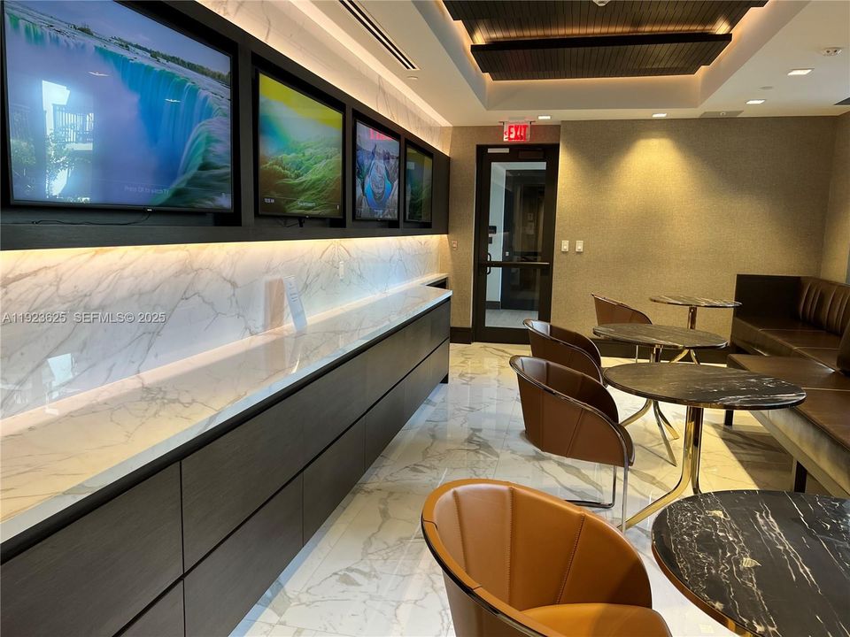 For Rent: $3,600 (1 beds, 1 baths, 709 Square Feet)