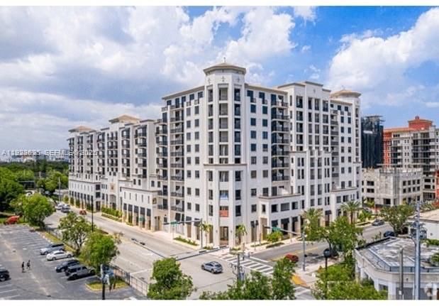 For Rent: $3,600 (1 beds, 1 baths, 709 Square Feet)