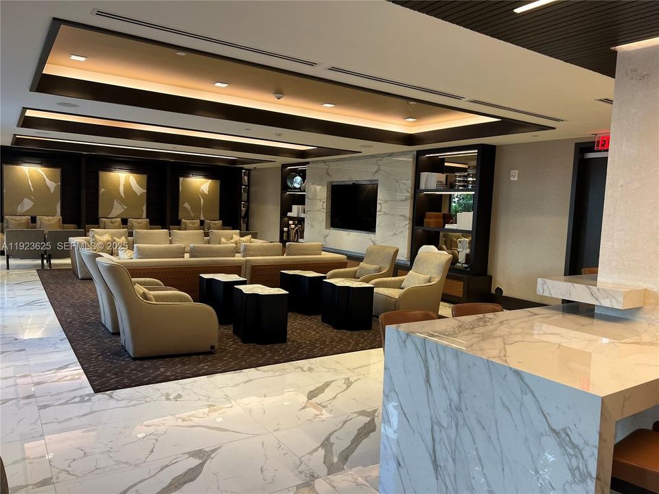 For Rent: $3,600 (1 beds, 1 baths, 709 Square Feet)