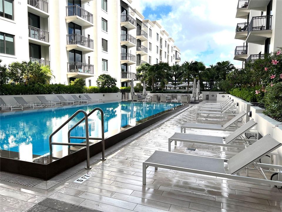 For Rent: $3,600 (1 beds, 1 baths, 709 Square Feet)