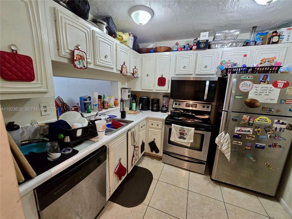 For Rent: $2,050 (2 beds, 2 baths, 1175 Square Feet)