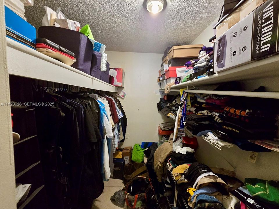 For Rent: $2,050 (2 beds, 2 baths, 1175 Square Feet)