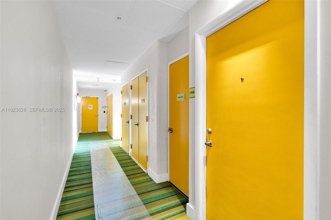 For Sale: $349,000 (1 beds, 1 baths, 620 Square Feet)