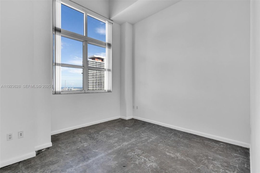 For Sale: $349,000 (1 beds, 1 baths, 620 Square Feet)