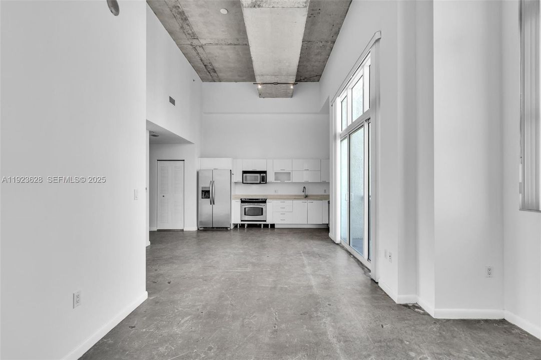 For Sale: $349,000 (1 beds, 1 baths, 620 Square Feet)