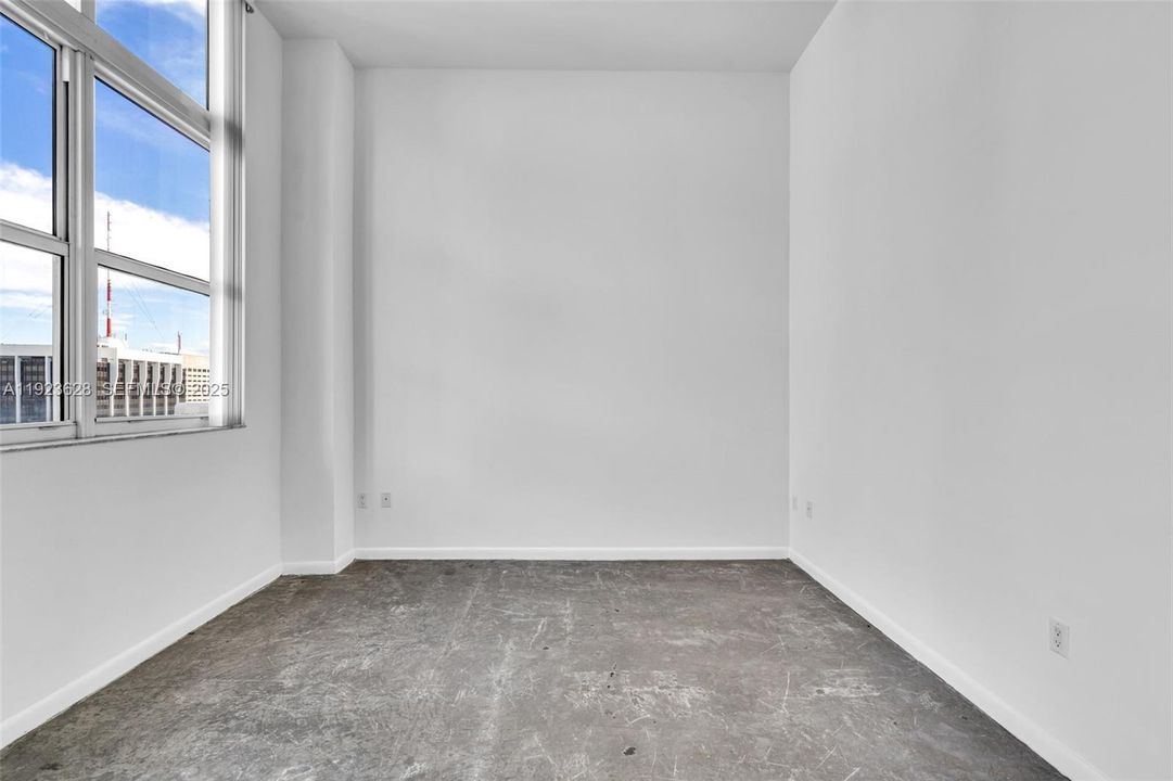 For Sale: $349,000 (1 beds, 1 baths, 620 Square Feet)