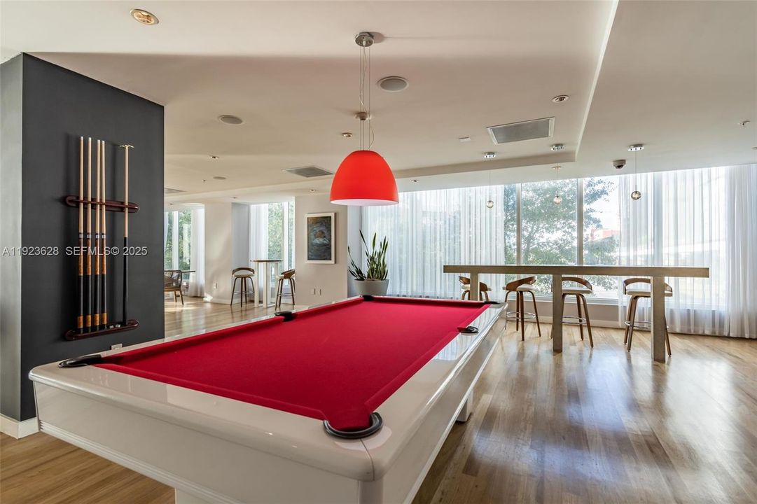 For Sale: $349,000 (1 beds, 1 baths, 620 Square Feet)