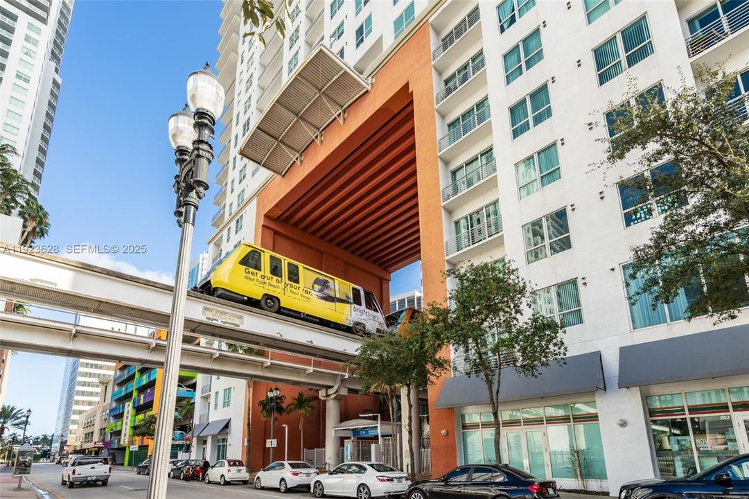 For Sale: $349,000 (1 beds, 1 baths, 620 Square Feet)