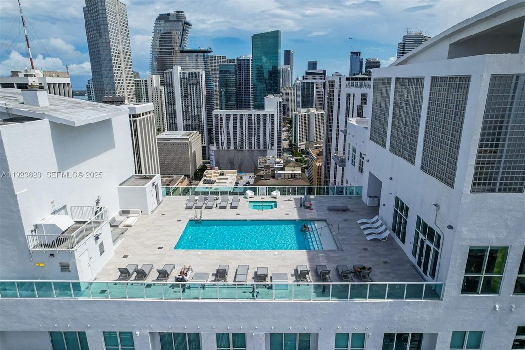 For Sale: $349,000 (1 beds, 1 baths, 620 Square Feet)