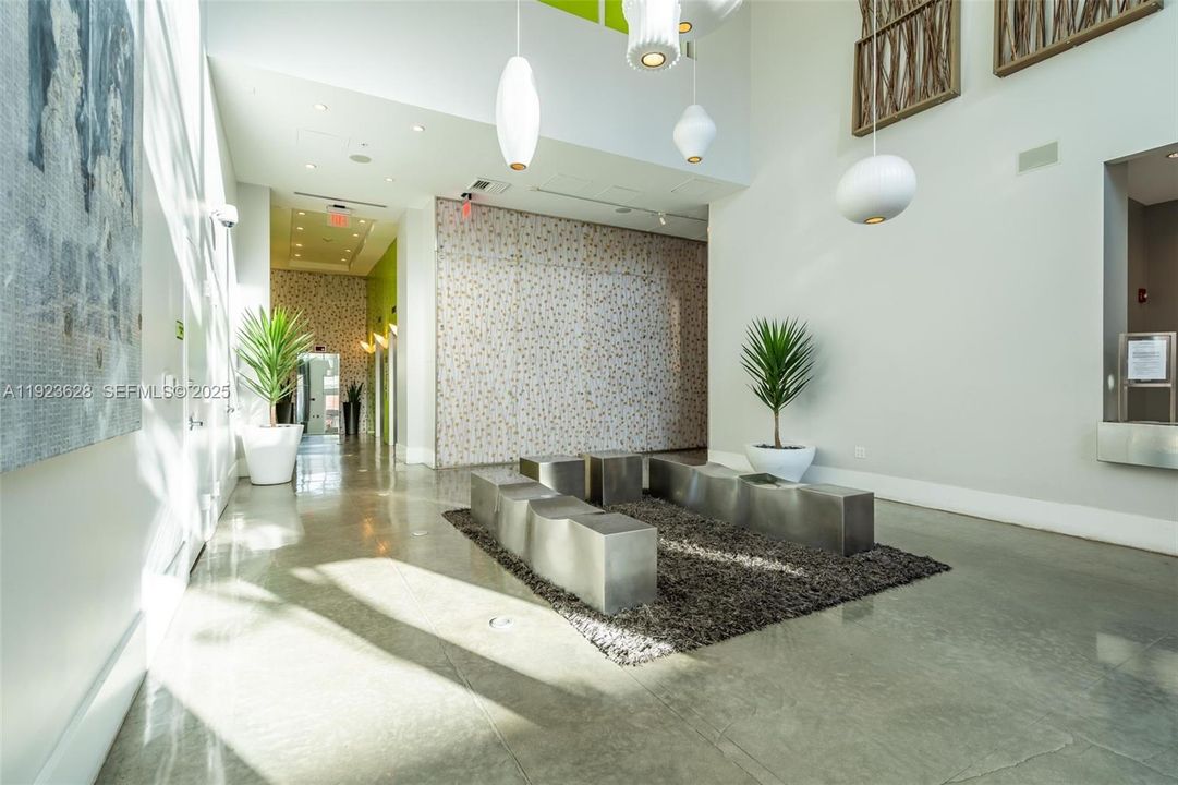 For Sale: $349,000 (1 beds, 1 baths, 620 Square Feet)