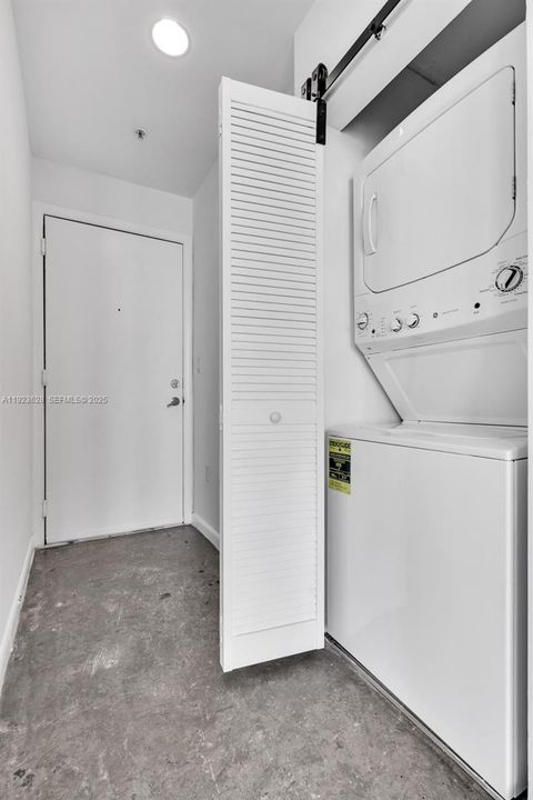 For Sale: $349,000 (1 beds, 1 baths, 620 Square Feet)