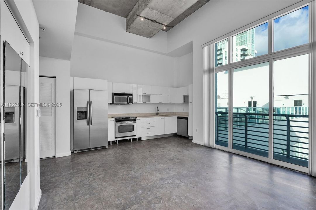 For Sale: $349,000 (1 beds, 1 baths, 620 Square Feet)