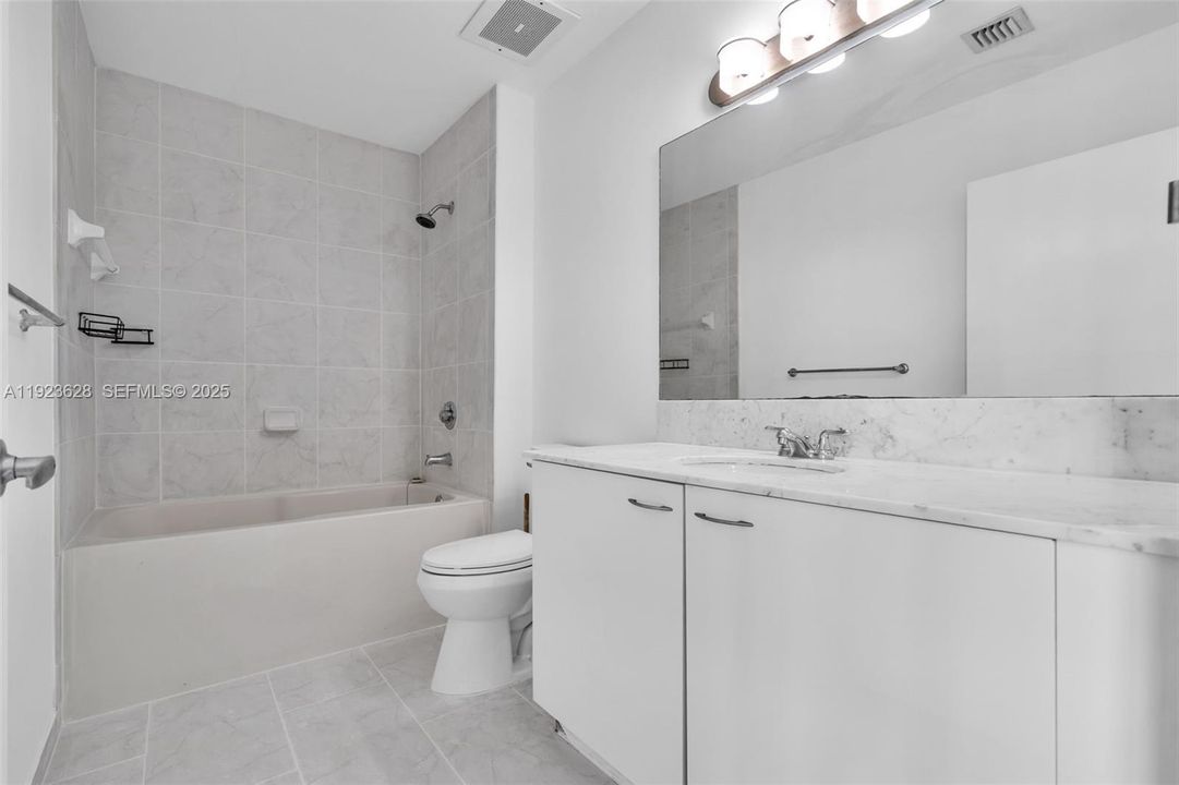 For Sale: $349,000 (1 beds, 1 baths, 620 Square Feet)
