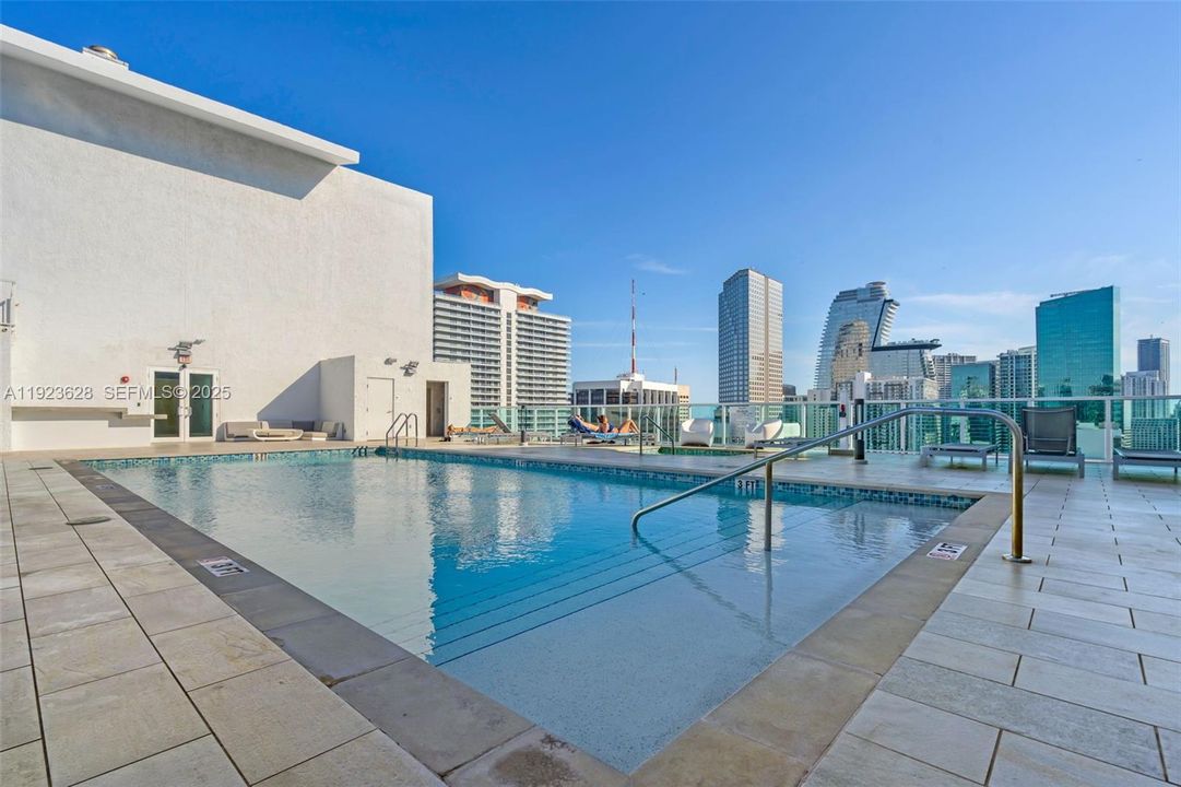 For Sale: $349,000 (1 beds, 1 baths, 620 Square Feet)