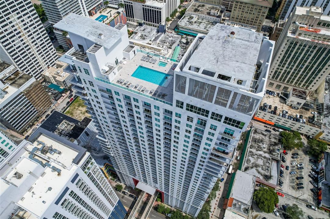 For Sale: $349,000 (1 beds, 1 baths, 620 Square Feet)