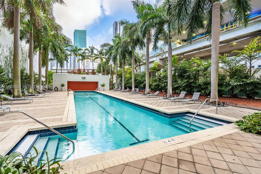 For Sale: $349,000 (1 beds, 1 baths, 620 Square Feet)