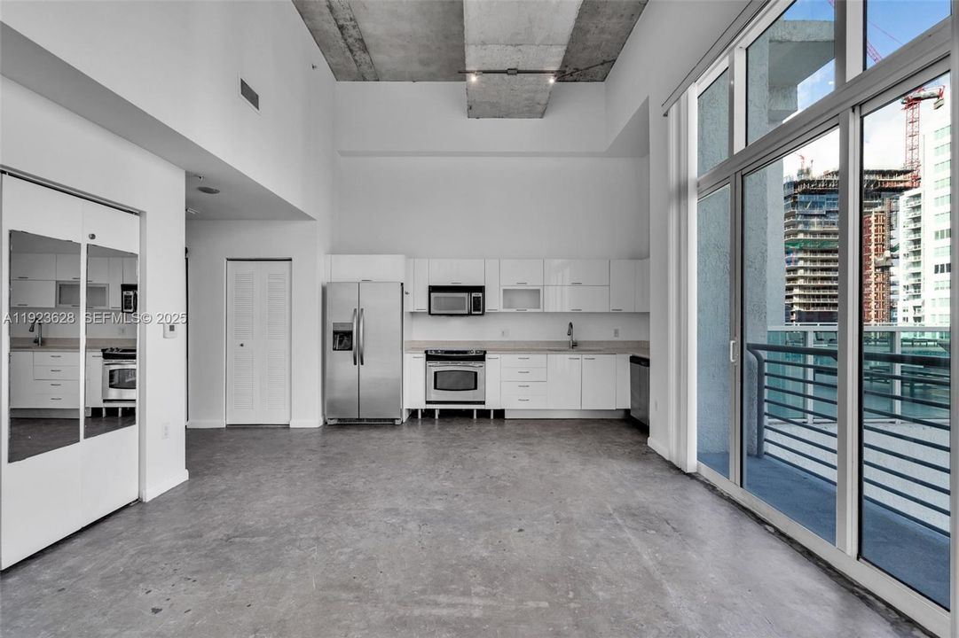 For Sale: $349,000 (1 beds, 1 baths, 620 Square Feet)