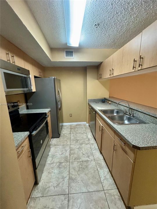 For Sale: $245,000 (3 beds, 2 baths, 1084 Square Feet)