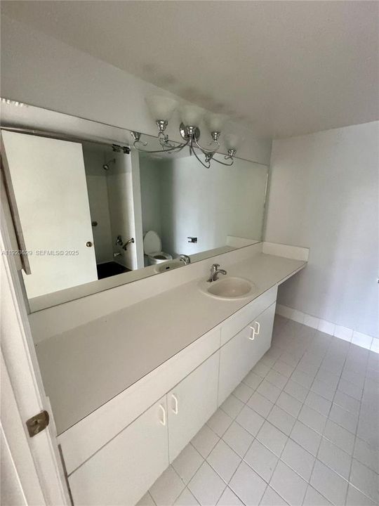 For Sale: $245,000 (3 beds, 2 baths, 1084 Square Feet)