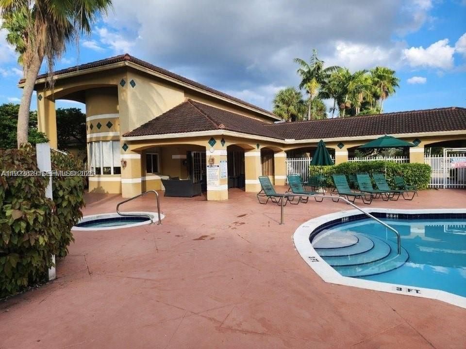 For Sale: $245,000 (3 beds, 2 baths, 1084 Square Feet)