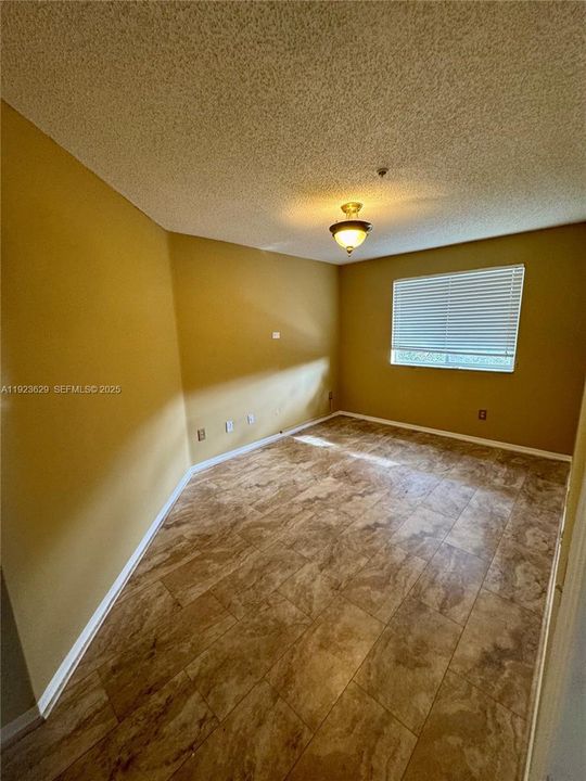 For Sale: $245,000 (3 beds, 2 baths, 1084 Square Feet)